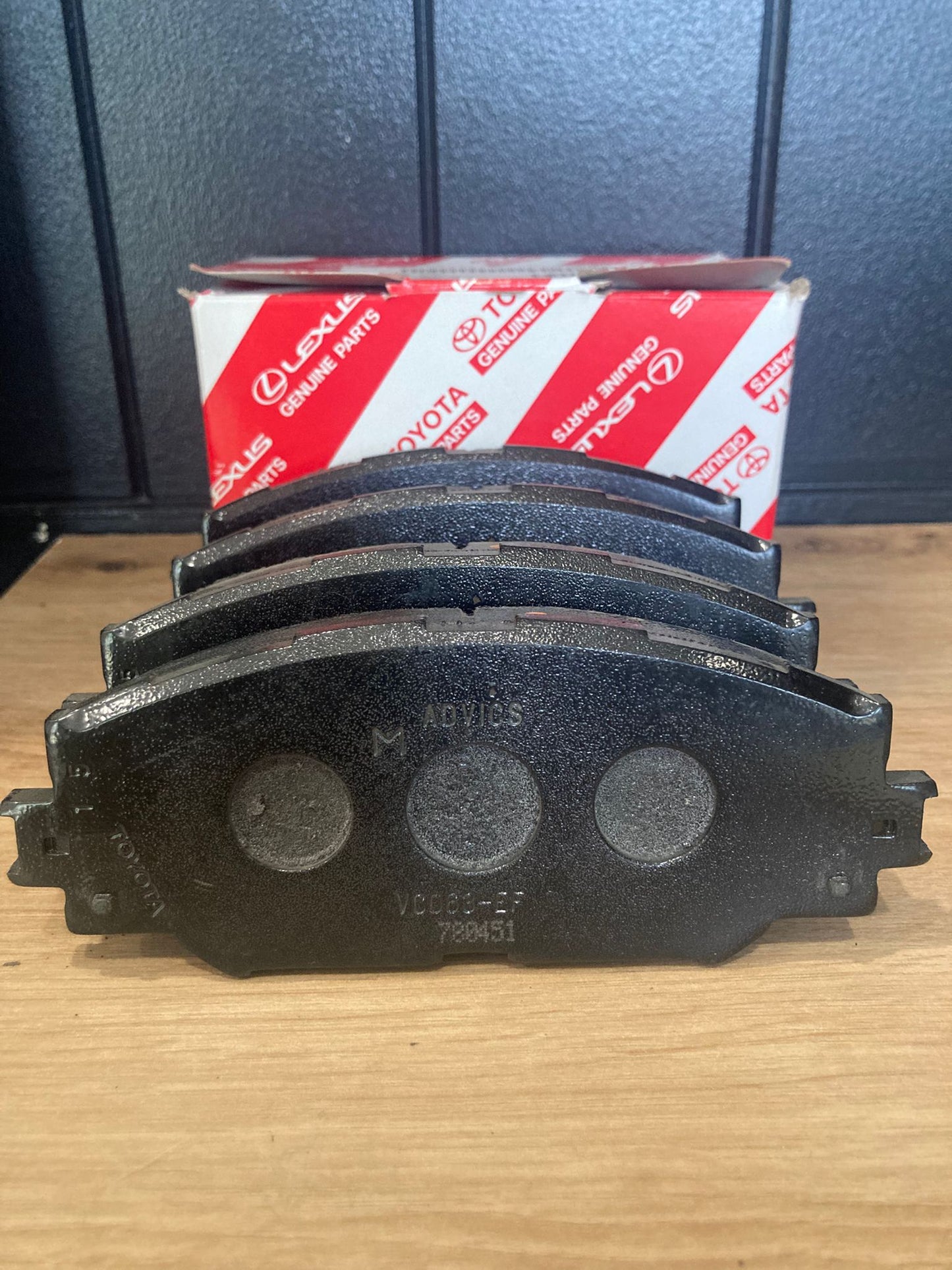 Genuine Toyota Front Brake Pads 04465-YZZR3 suits Corolla/Yaris/Rav 4